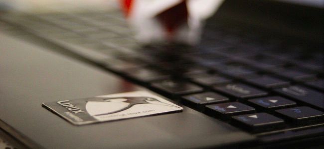 "Powered by Linux" - Fonte: http://www.howtogeek.com/213488/how-to-install-hardware-drivers-on-linux/